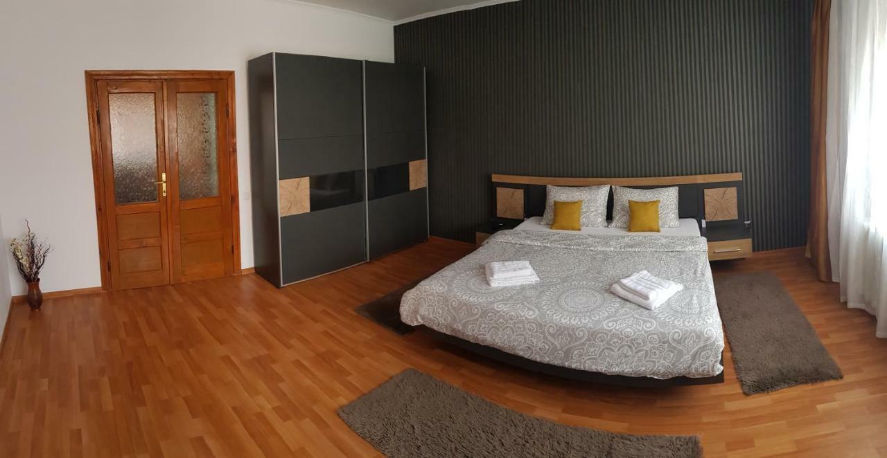 Premium Central Apartment Oradea Exteriör bild